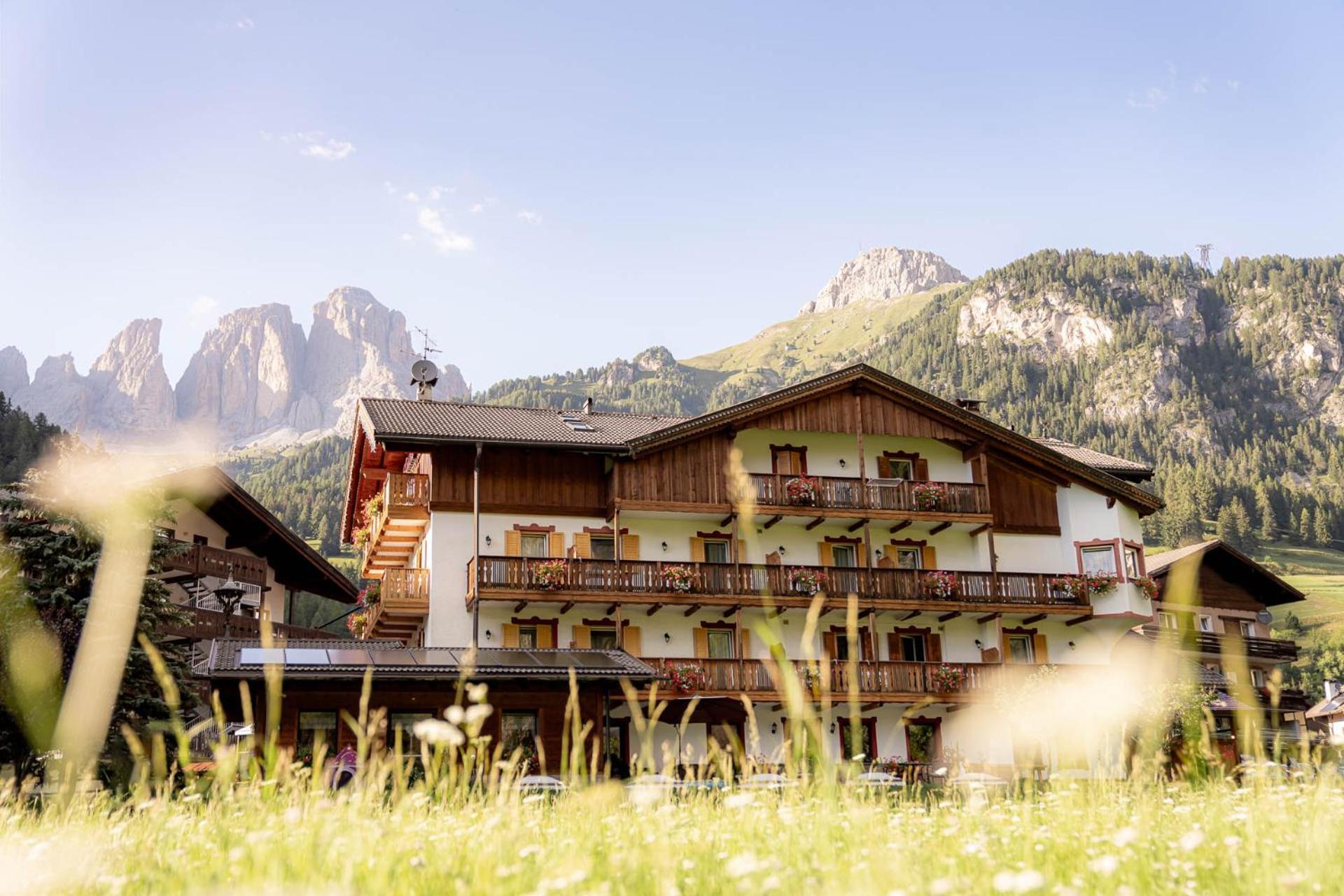 Garni Letizia Bed & Breakfast Campitello di Fassa Ngoại thất bức ảnh
